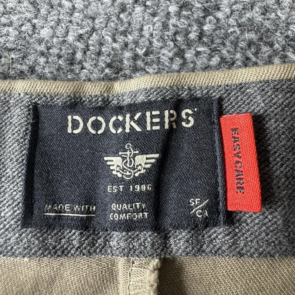Dockers Pants Mens 32x34 Beige Signature Iron Free Straight Khaki Stretch NWT